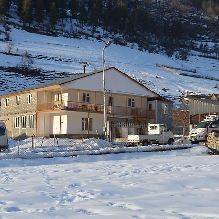 Guesthouse Qarim Mestia Eksteriør bilde
