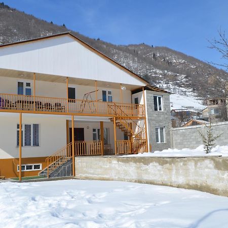 Guesthouse Qarim Mestia Eksteriør bilde
