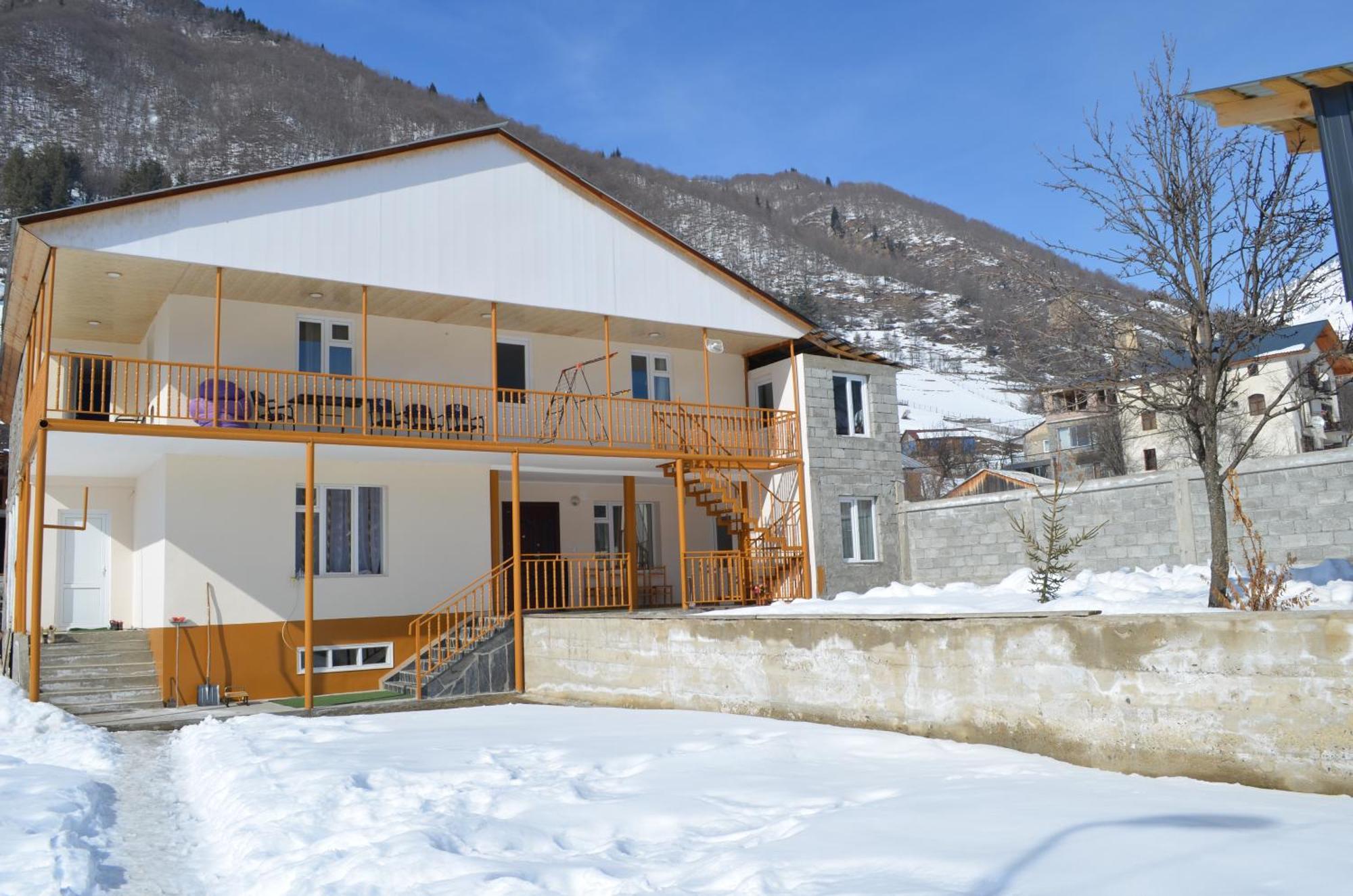 Guesthouse Qarim Mestia Eksteriør bilde