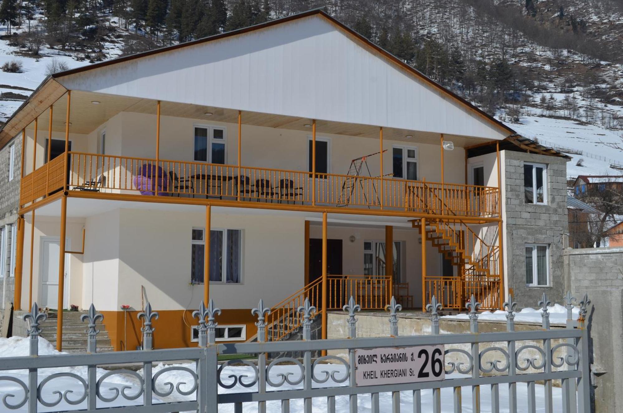 Guesthouse Qarim Mestia Eksteriør bilde