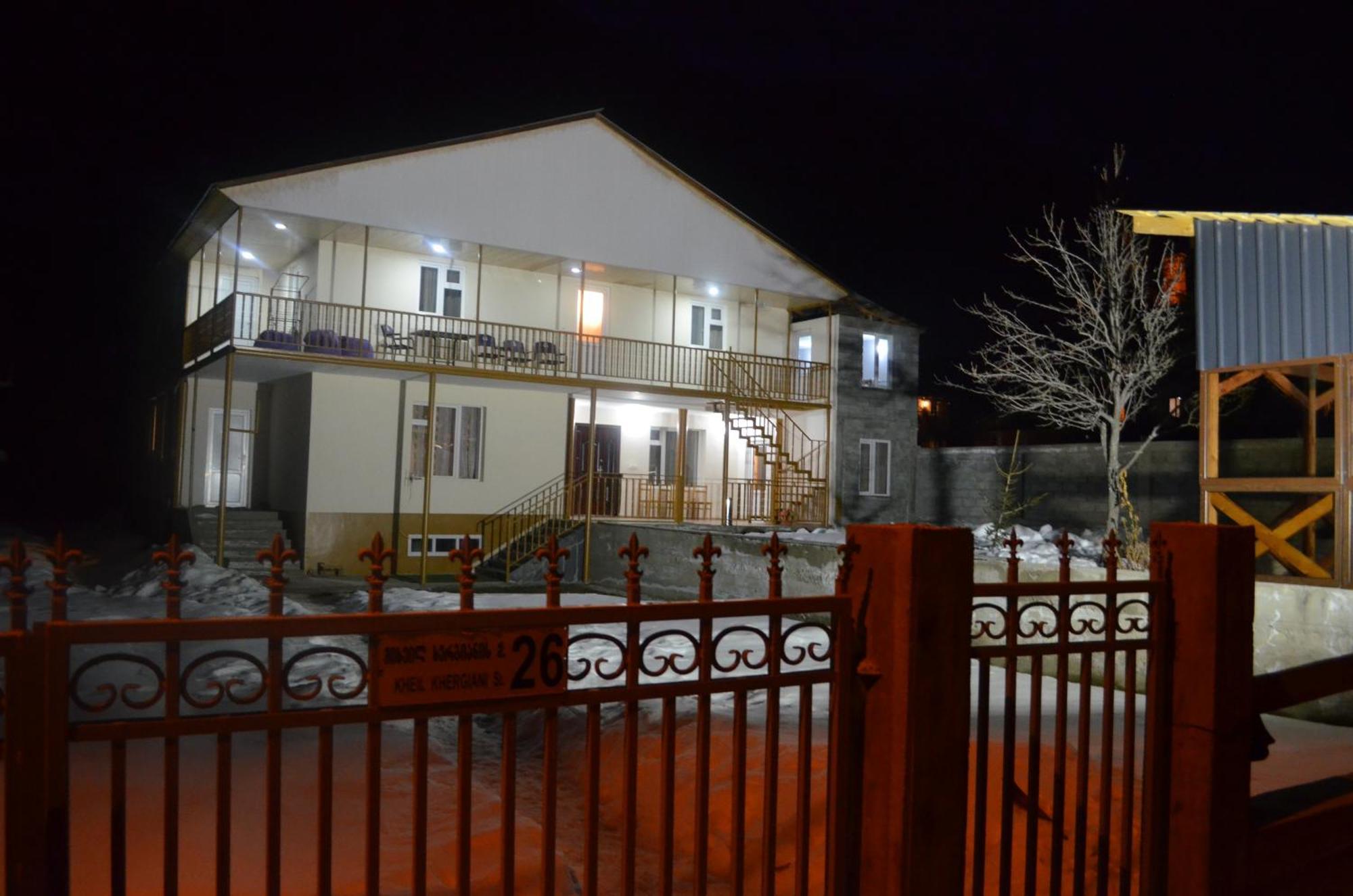 Guesthouse Qarim Mestia Eksteriør bilde