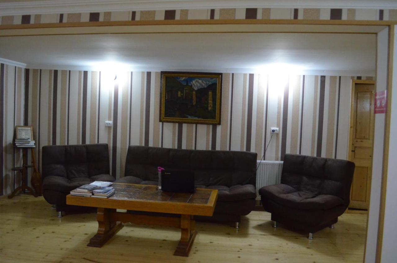 Guesthouse Qarim Mestia Eksteriør bilde