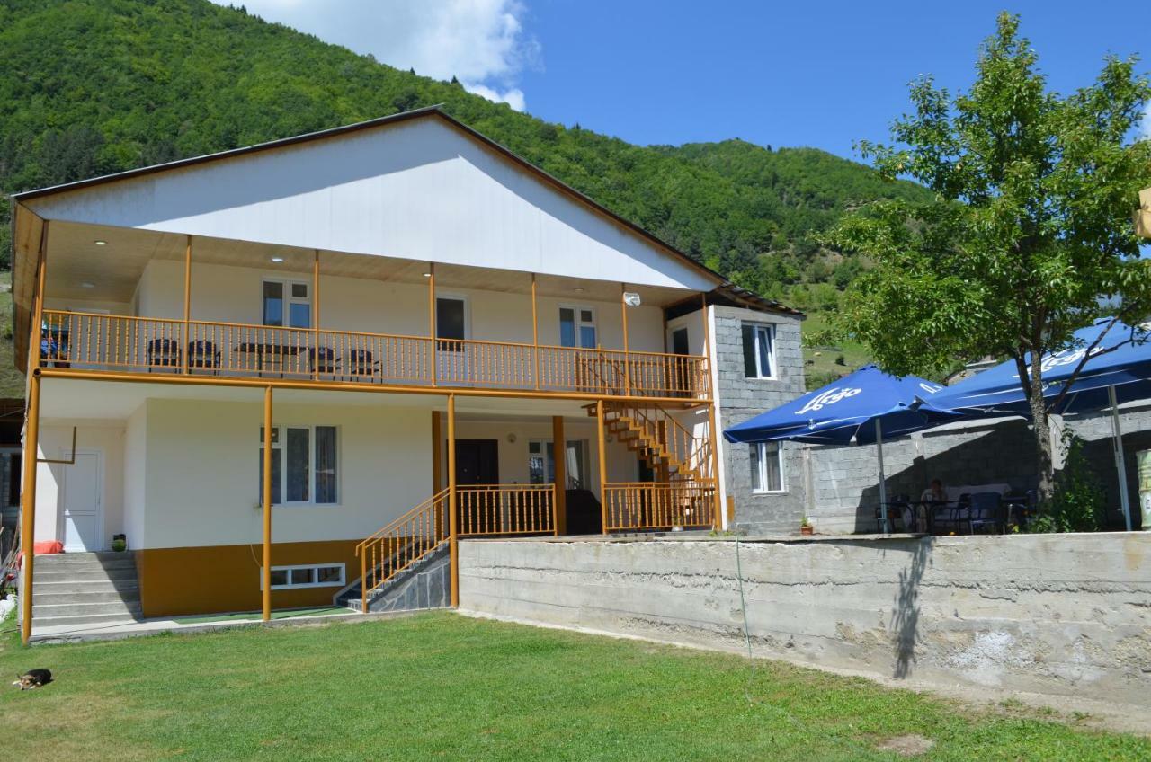 Guesthouse Qarim Mestia Eksteriør bilde